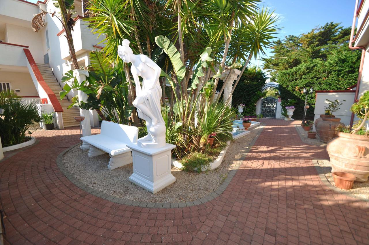 Residence Mezzaluna Каровіньйо Екстер'єр фото